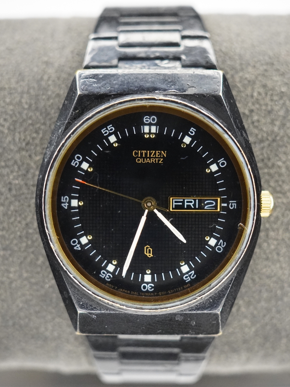 Vintage 1980s Citizen CQ 6101-S05413 Quartz Day-Date Black Gold-Tone Watch